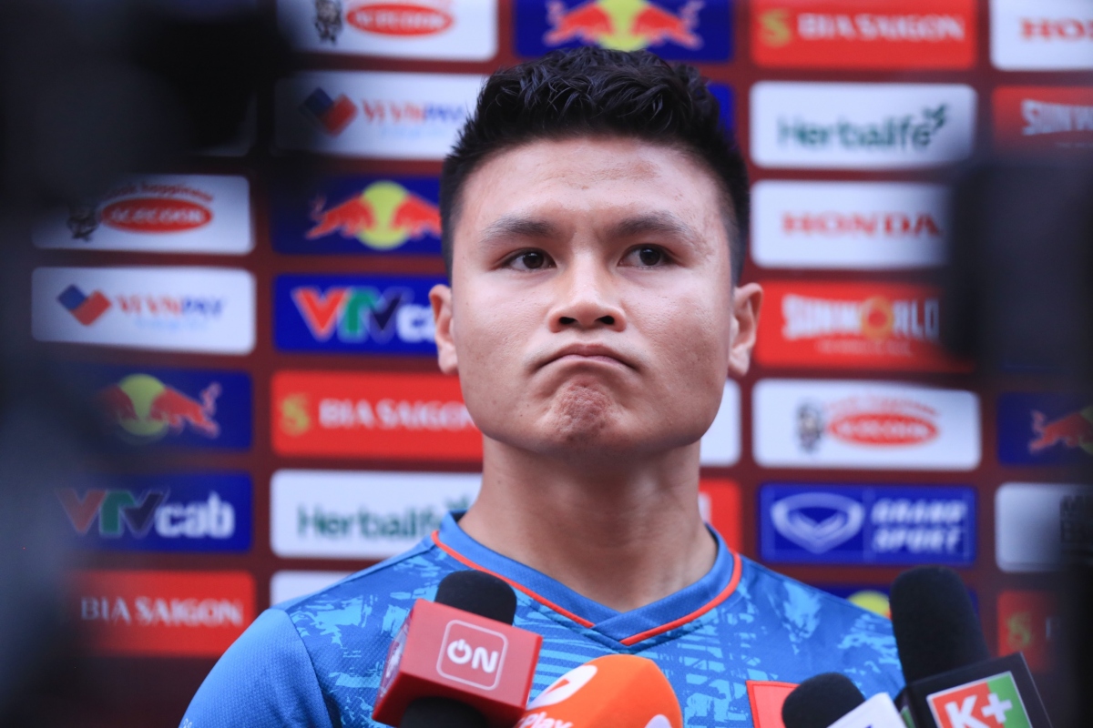 Quang Hải trả lời “siêu dị” trước câu hỏi khó về trải nghiệm ở Pau FC